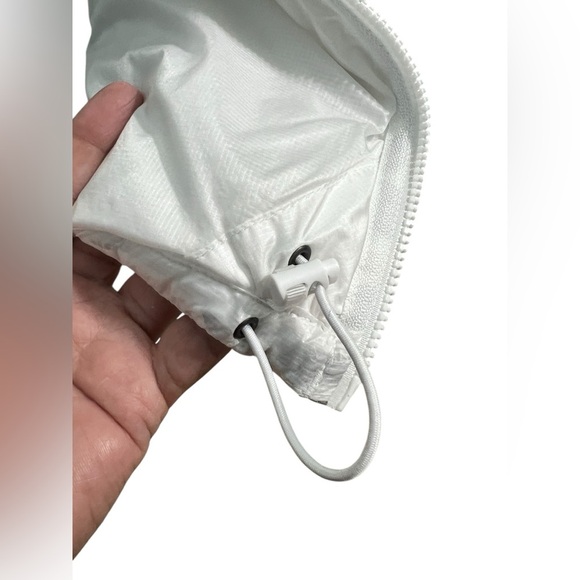 The North Face Gray and White Quilted
Thermoball Eco Jacket, size XL - Picture 11 of 15